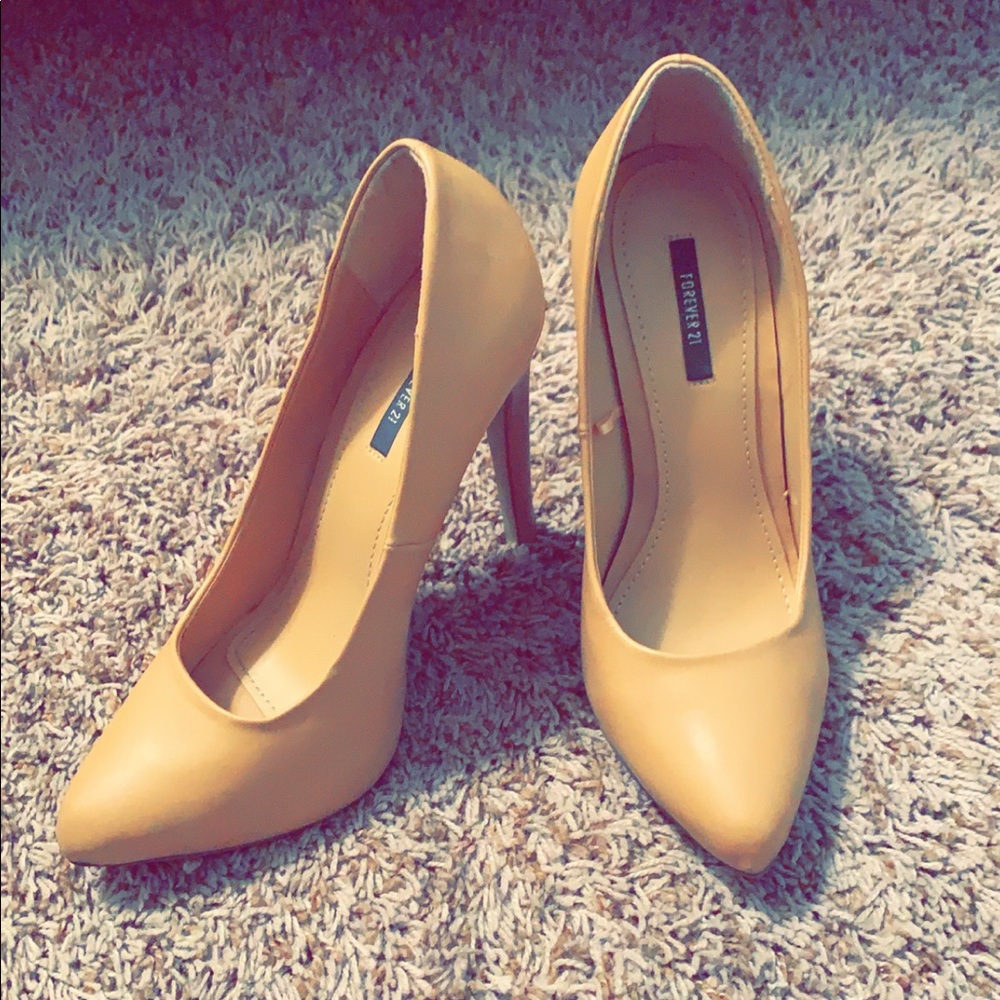 Nude Pumps